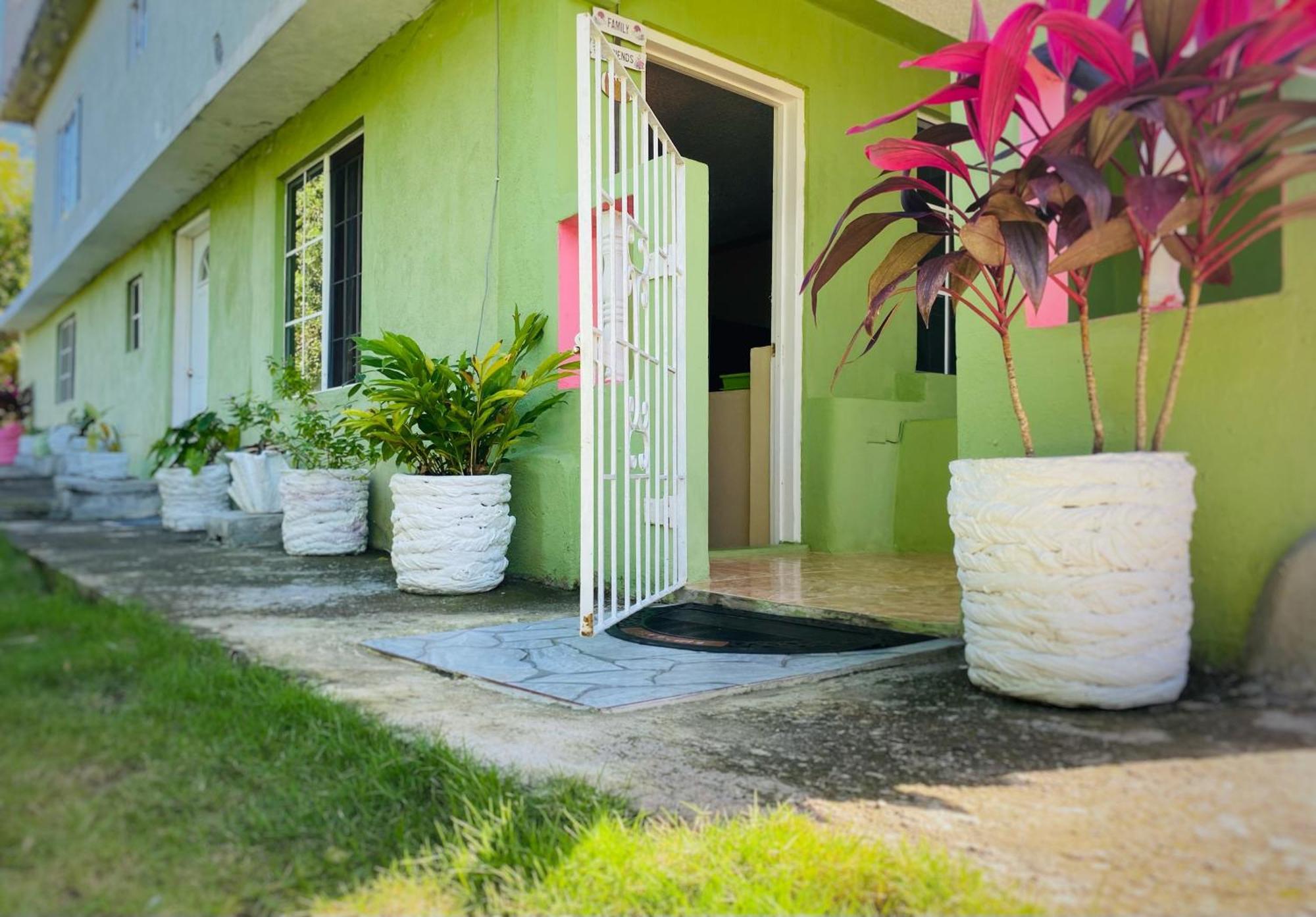 Cindy'S Garden Stay Ocho Rios Zewnętrze zdjęcie